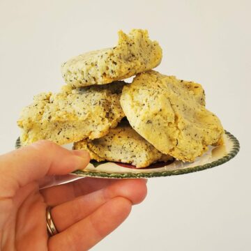 Easy Paleo Garlic Biscuits with Almond Flour and Nettles!