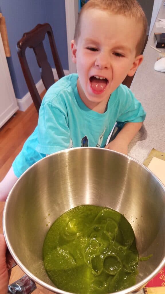 Mixing up spinach, zucchini, and bananas for our healthy, gluten free chocolate oat muffins!