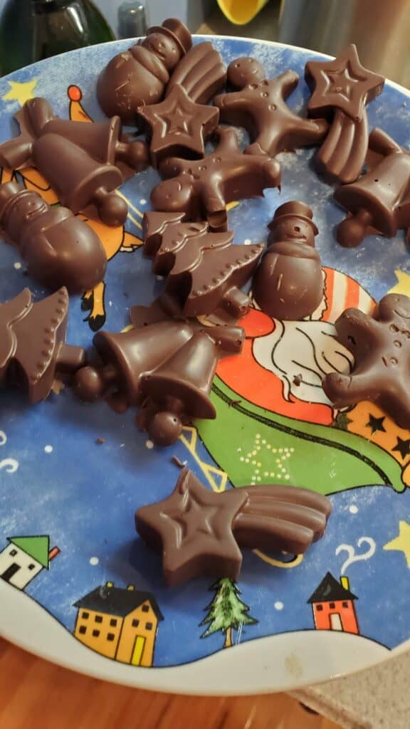 I love making Christmas chocolates with my kids as easy gifts!